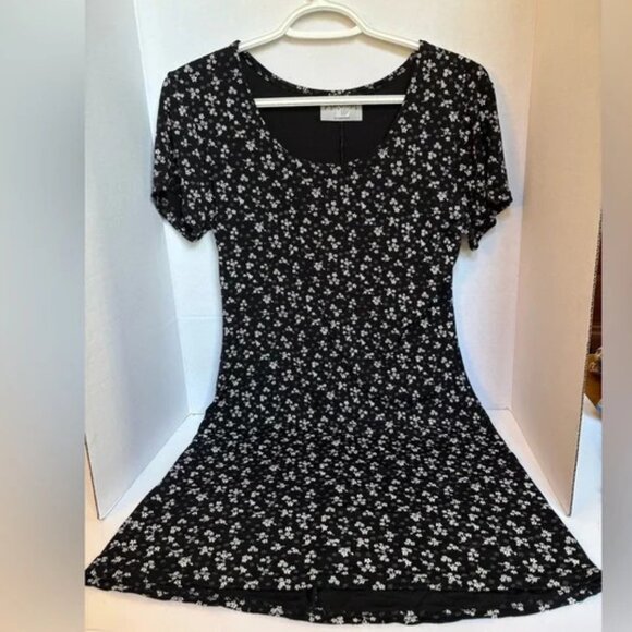L’Atelier Petite Black Floral Print Fit & Flare Dress - Picture 1 of 3